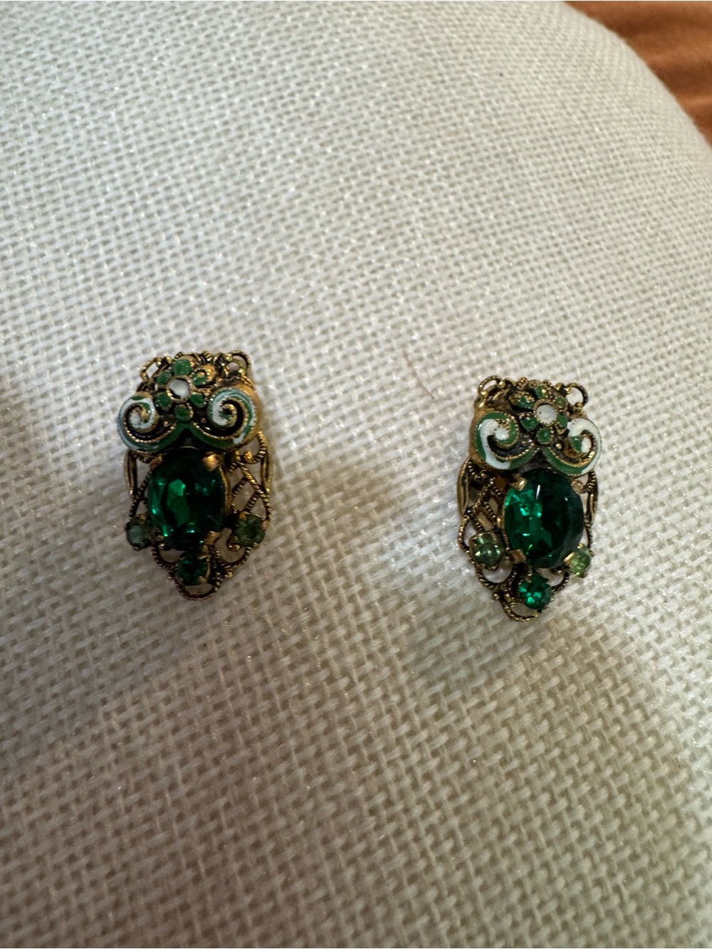 Vintage-Inspired Green Gem Filigree Clip-On Earrings